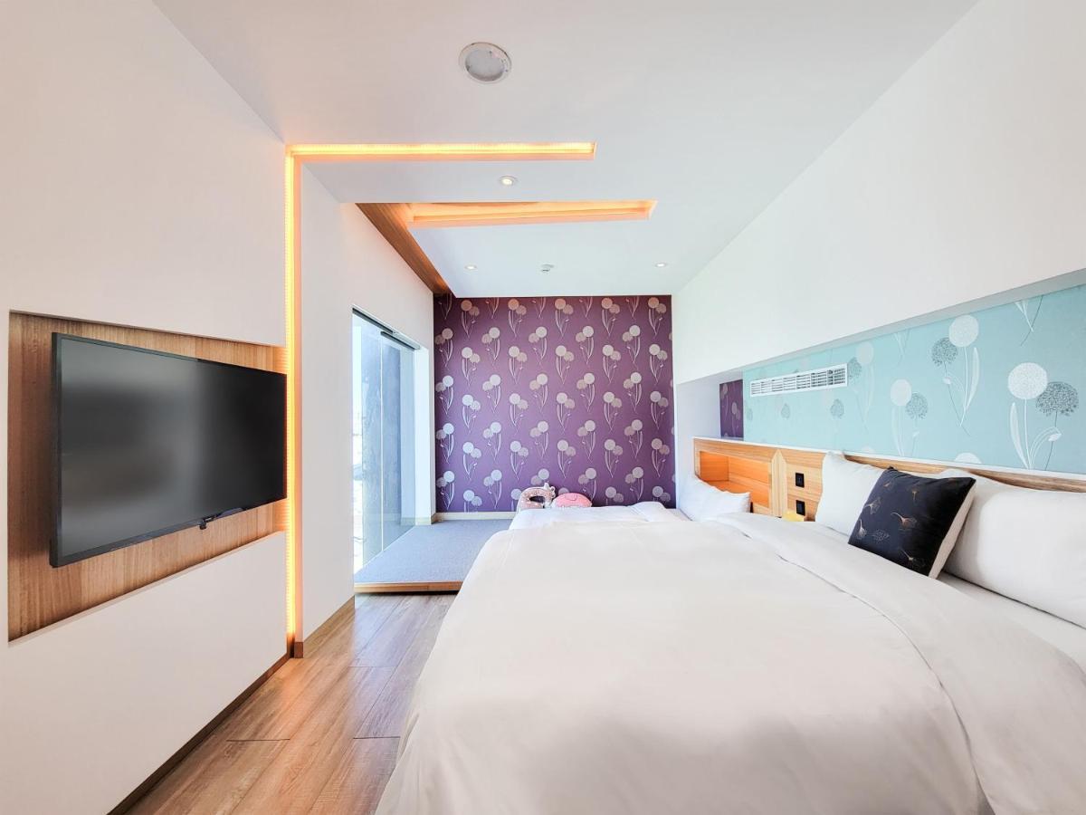 Check Inn Taichung Zhongshan Kültér fotó